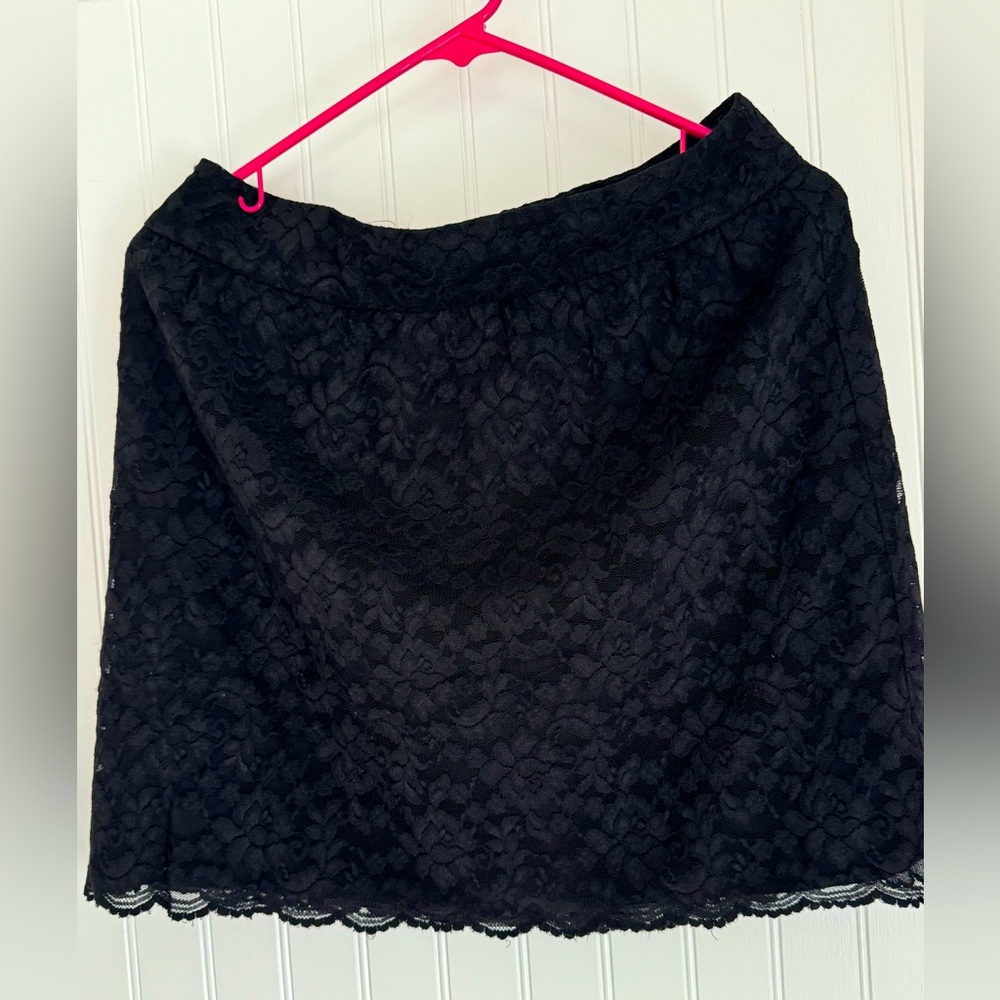 Banana Republic women's black lace skirt, size 4.